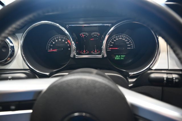 Used 2005 Ford Mustang GT Premium RWD image 25