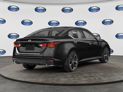 Used 2024 Nissan Altima 2.5 SR w/ SR Premium Package AWD/4WD image 2