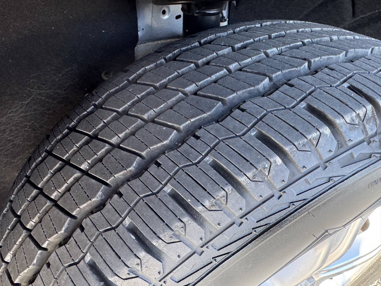Used 2019 GMC Acadia SLE w/ LPO, Black Accent Package FWD image 13