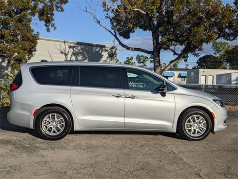 New 2026 Chrysler Voyager LX image 3