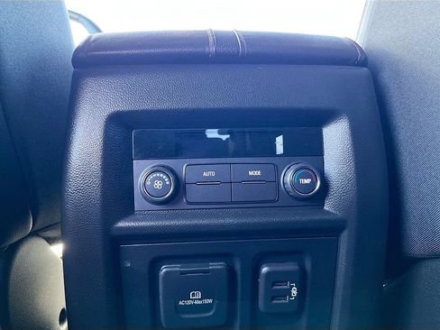 Used 2023 Chevrolet Traverse RS FWD image 26