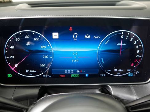 Used 2025 Mercedes-Benz GLC 350e 4MATIC image 15