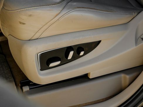 Used 2019 Cadillac Escalade ESV Premium Luxury image 32