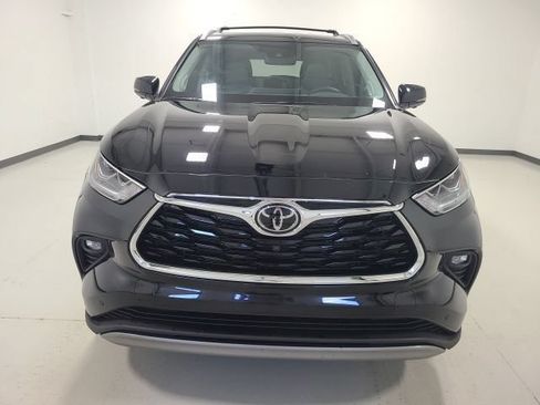 Used 2026 Toyota Highlander Platinum AWD/4WD image 8