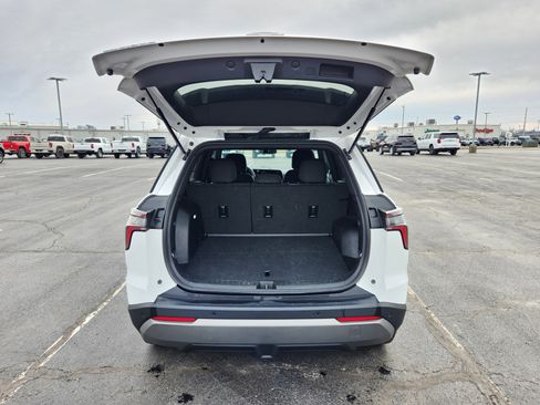 Used 2025 Chevrolet Equinox LT image 10