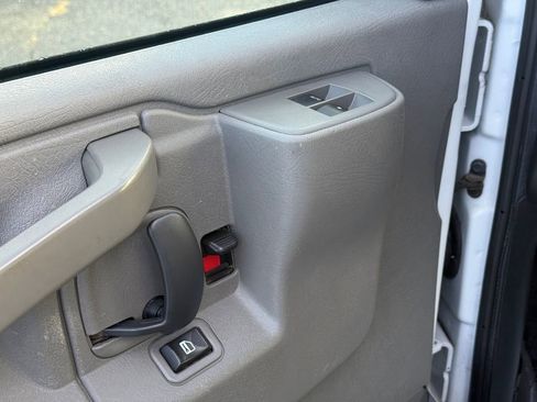 Used 2017 GMC Savana 2500 image 13