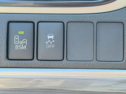 Used 2012 Toyota Camry XLE w/ Leather Pkg FWD image 19