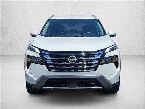 Used 2024 Nissan Rogue SL AWD/4WD image 2