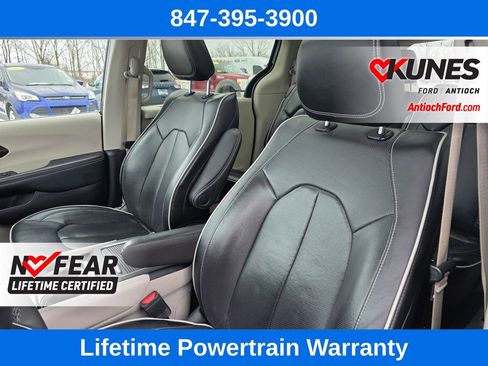 Used 2023 Chrysler Pacifica Limited image 21