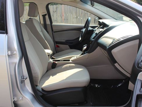 Used 2015 Ford Focus SE w/ SE Sport Package FWD image 35