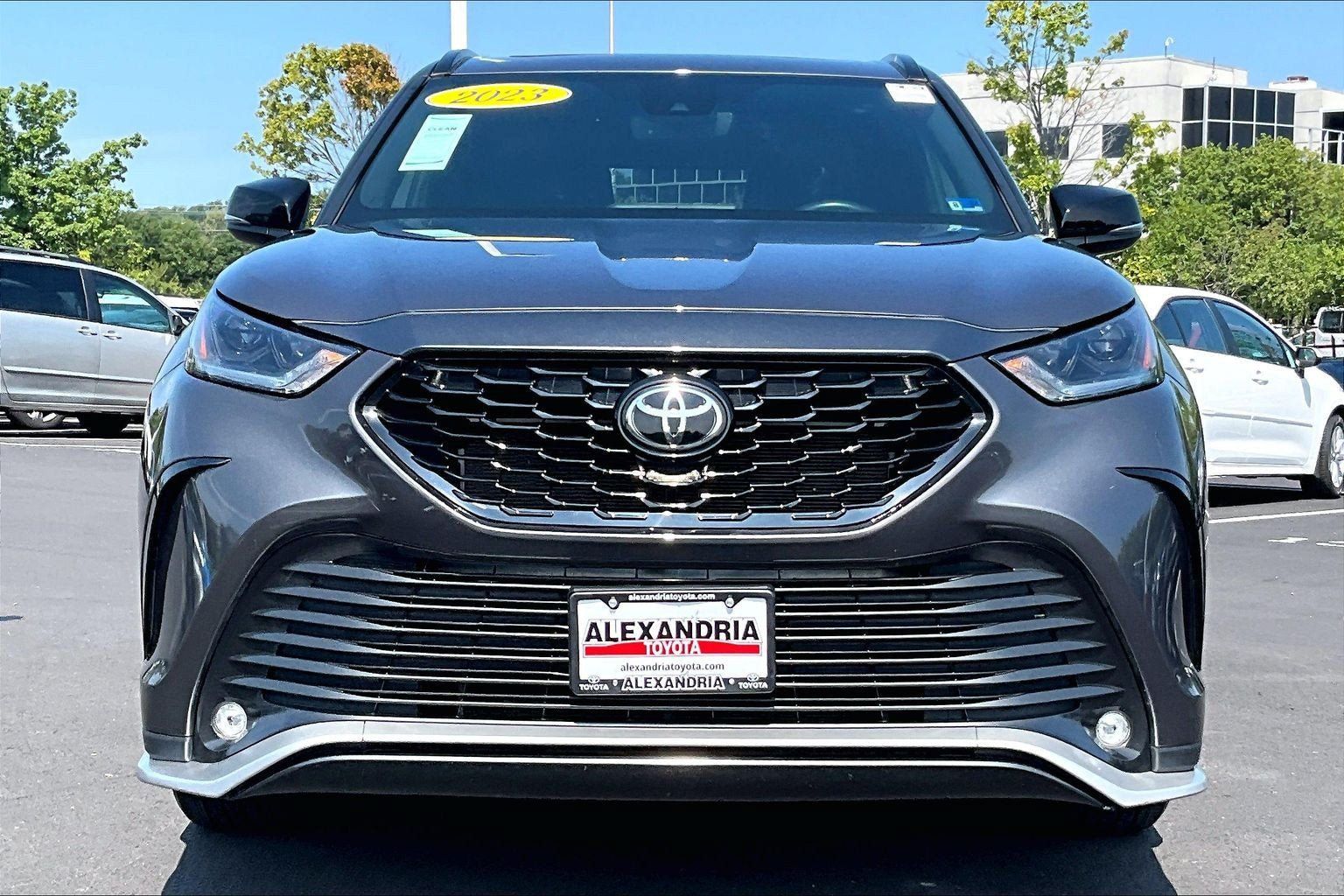 Used 2023 Toyota Highlander XSE AWD/4WD image 3