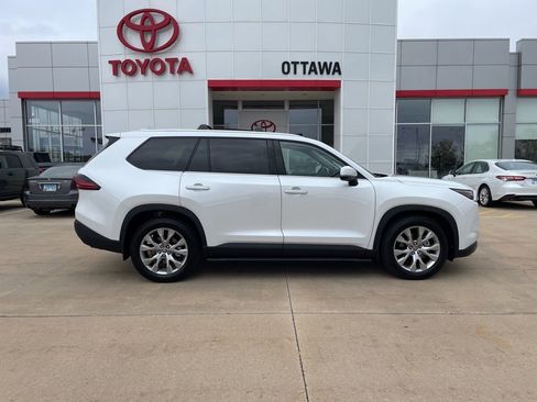 Used 2026 Toyota Grand Highlander AWD image 5