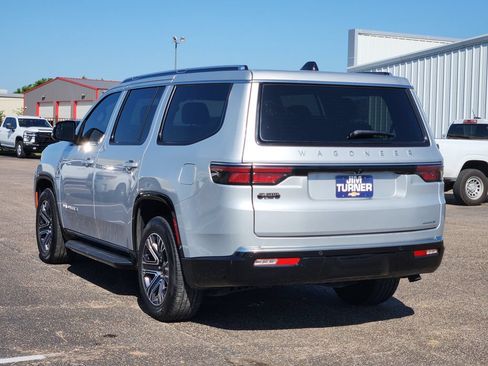 Used 2024 Jeep Wagoneer Series II w/ Flexible Seating Group RWD image 5