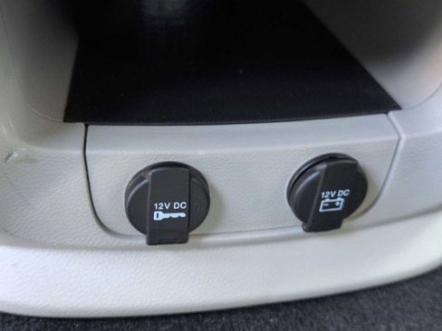 Used 2015 Dodge Grand Caravan SE image 27