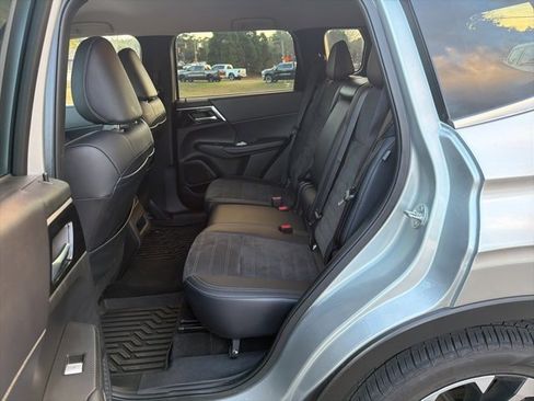 Used 2024 Mitsubishi Outlander SE Black Edition image 17