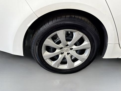 Used 2022 Toyota Corolla LE image 32
