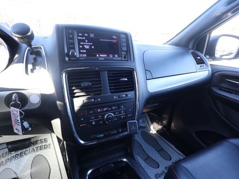 Used 2019 Dodge Grand Caravan GT FWD image 18