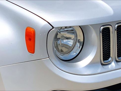 Used 2016 Jeep Renegade Limited FWD image 27