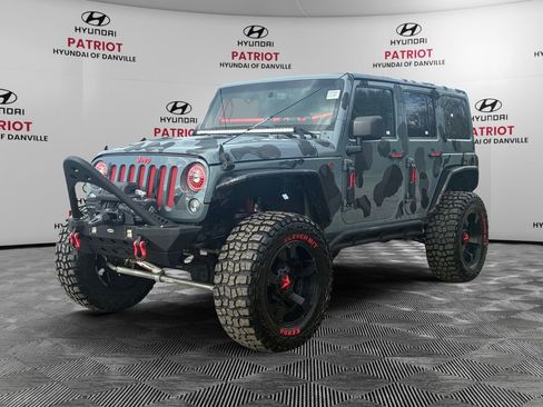 Used 2014 Jeep Wrangler Unlimited Sahara w/ Connectivity Group AWD/4WD image 7