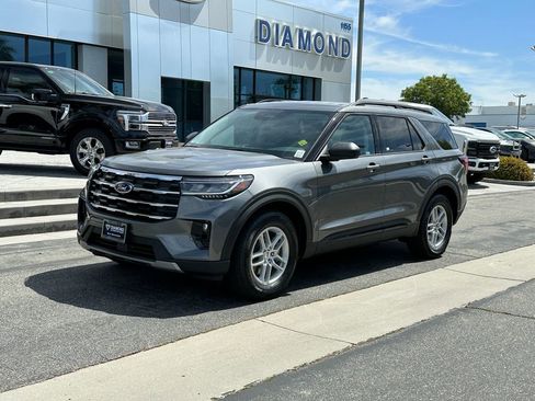 New 2026 Ford Explorer Active RWD image 2