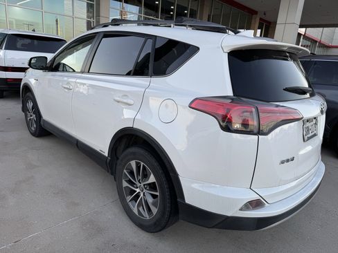 Used 2018 Toyota RAV4 LE Plus image 20