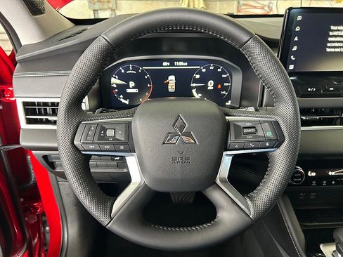 New 2025 Mitsubishi Outlander SE image 22