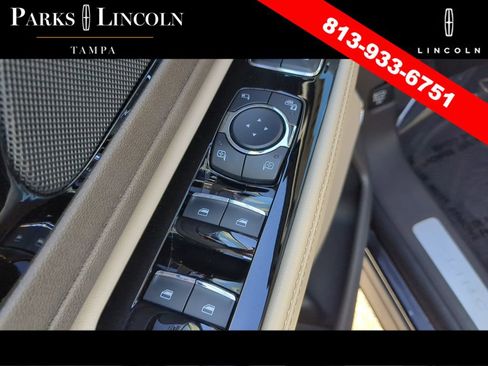 Used 2023 Lincoln Aviator Standard w/ Premium Package image 17