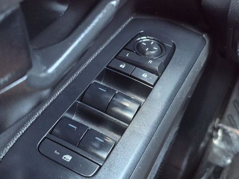 Used 2024 Toyota Tacoma SR5 AWD/4WD image 9