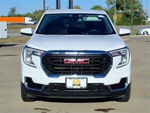 Used 2024 GMC Terrain SLE image 7