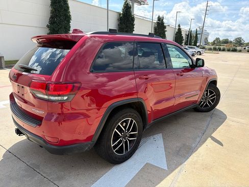 Used 2019 Jeep Grand Cherokee Trailhawk w/ Trailhawk Luxury Group AWD/4WD image 3