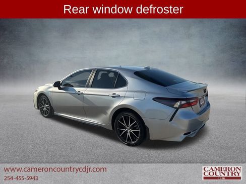Used 2024 Toyota Camry SE image 5