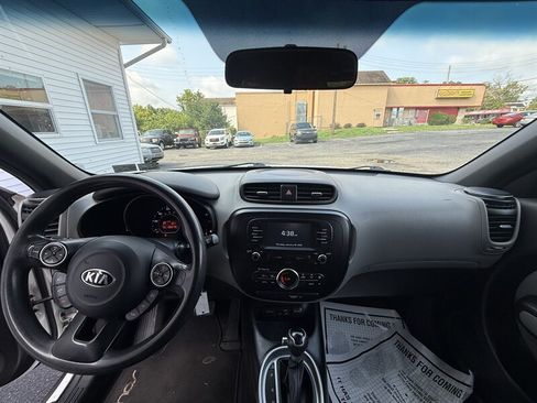 Used 2017 Kia Soul + FWD image 10