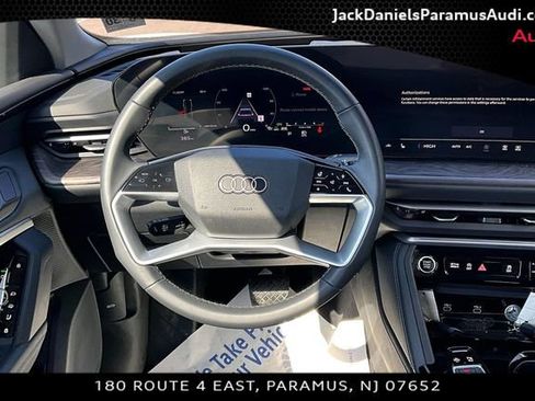 Used 2025 Audi Q5 Premium w/ Convenience Package image 5