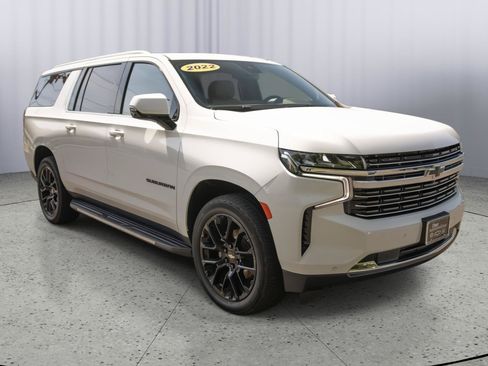 Used 2022 Chevrolet Suburban LT w/ LT Signature Plus Package AWD/4WD image 1