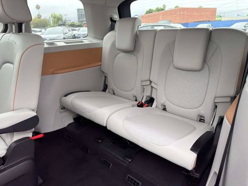 Certified 2025 Volkswagen ID. Buzz 1st Edition AWD/4WD image 10