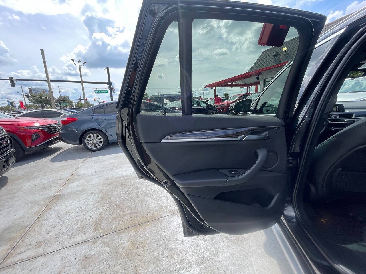 Used 2017 BMW X1 xDrive28i AWD/4WD image 4
