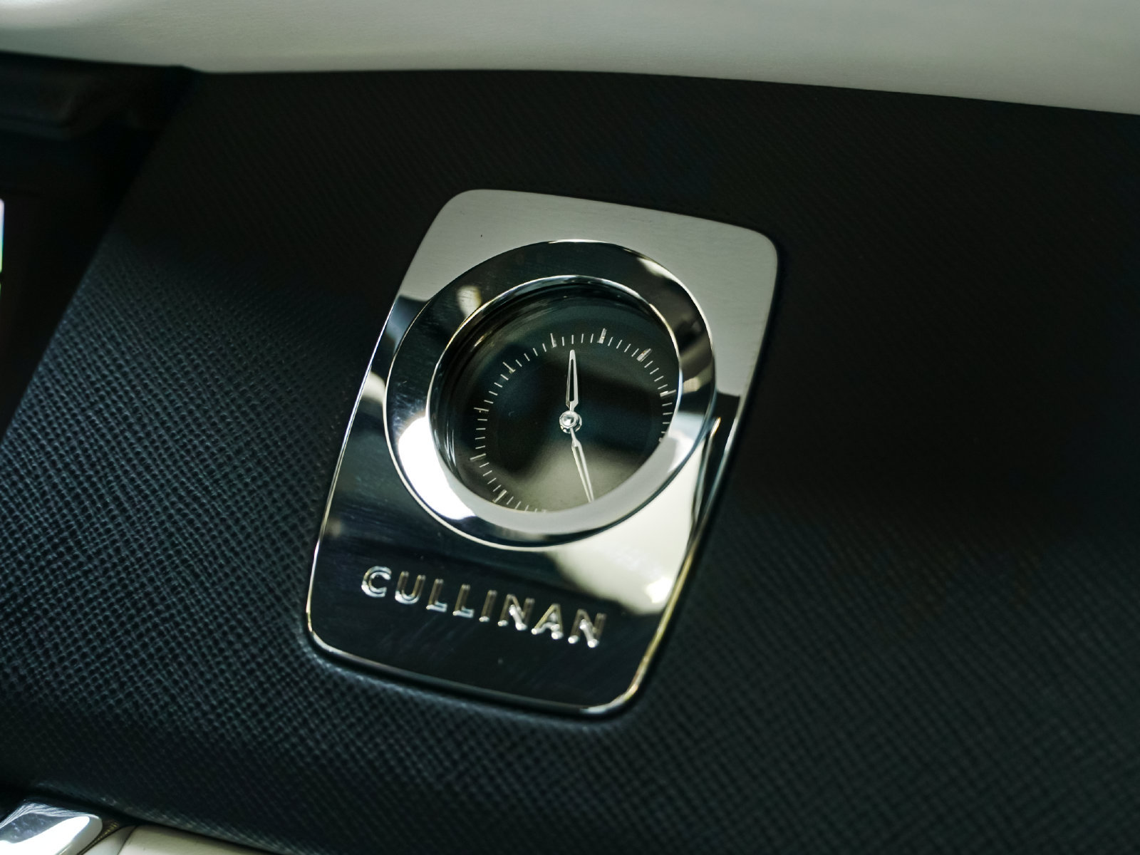 Certified 2024 Rolls-Royce Cullinan w/ Cullinan Package AWD/4WD image 16