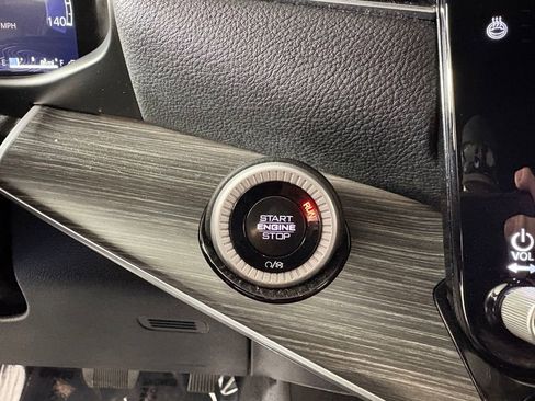 Used 2024 Jeep Wagoneer L Series II w/ Flexible Seating Group image 23