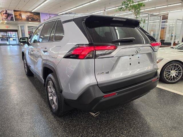 Used 2025 Toyota RAV4 XLE AWD/4WD image 7