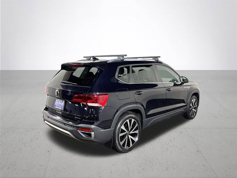 Used 2022 Volkswagen Taos SE w/ Panoramic Sunroof Package image 6