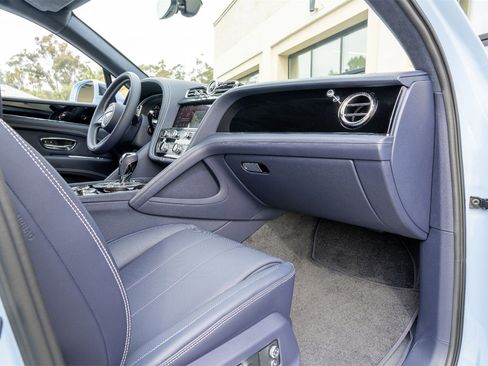 New 2025 Bentley Bentayga image 36