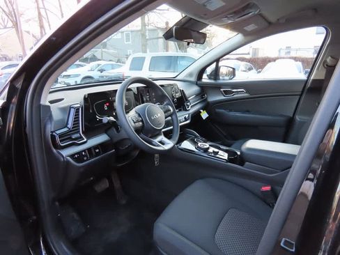 Used 2023 Kia Sportage LX image 2