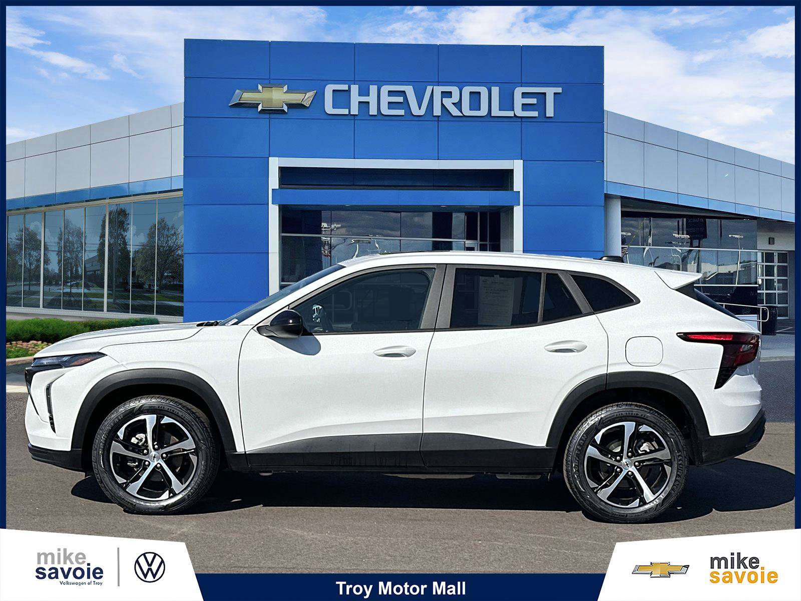 Certified 2024 Chevrolet Trax RS w/ Sunroof Package FWD image 2