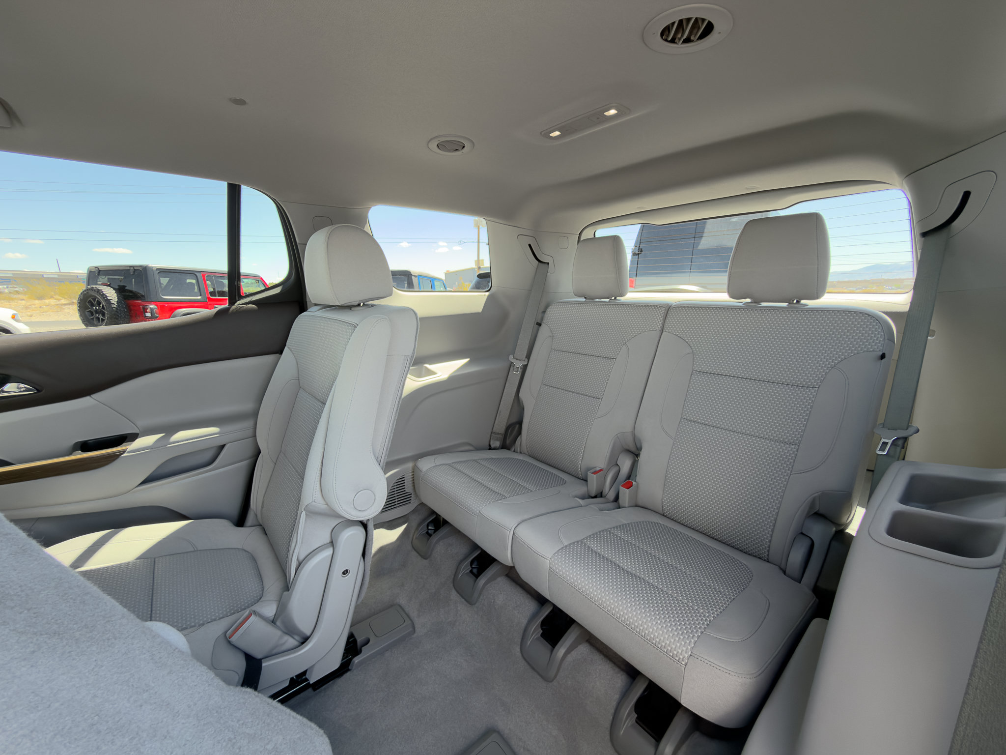 Used 2020 GMC Acadia SLE w/ Driver Convenience Package FWD image 14