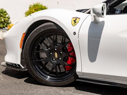 Used 2022 Ferrari F8 Tributo RWD image 15