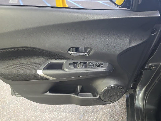 Used 2023 Nissan Kicks SV w/ Interior Electronics Package FWD image 9