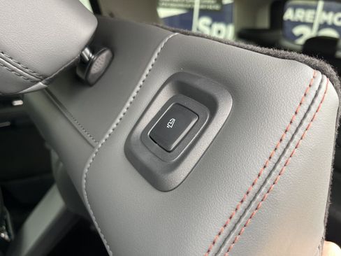 New 2025 Ford Expedition Active image 51