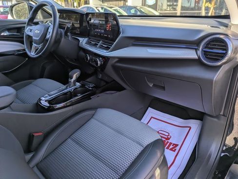 Used 2025 Chevrolet Trax LT w/ LT Convenience Package image 26