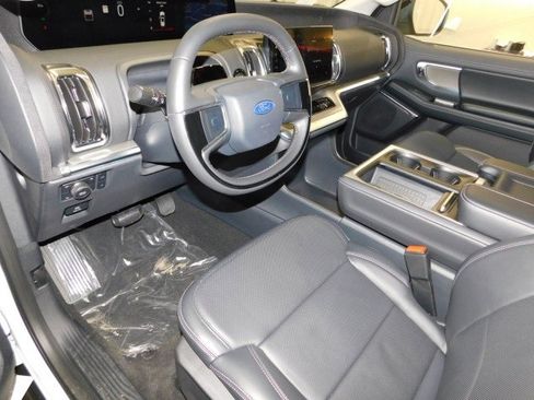 New 2025 Ford Expedition Platinum image 13