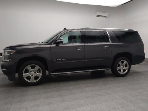 Used 2018 Chevrolet Suburban Premier RWD image 2